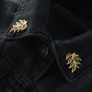 Gold Leaves collar pin set
