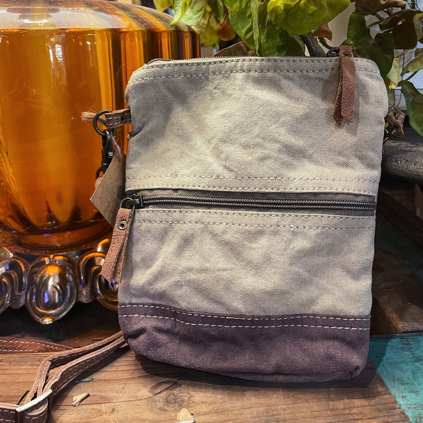 Aida floral passport bag