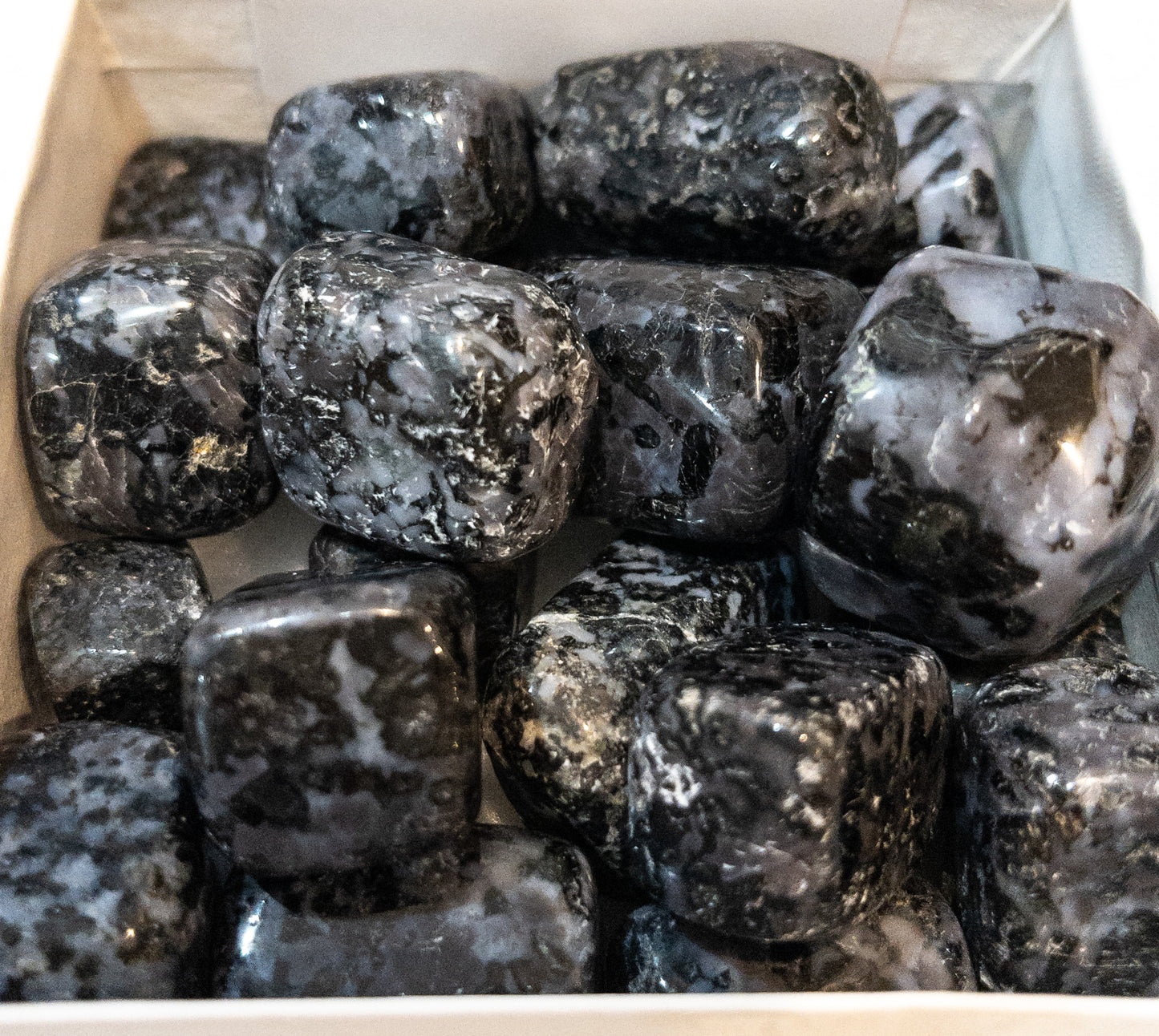 Indigo Gabbro tumb.