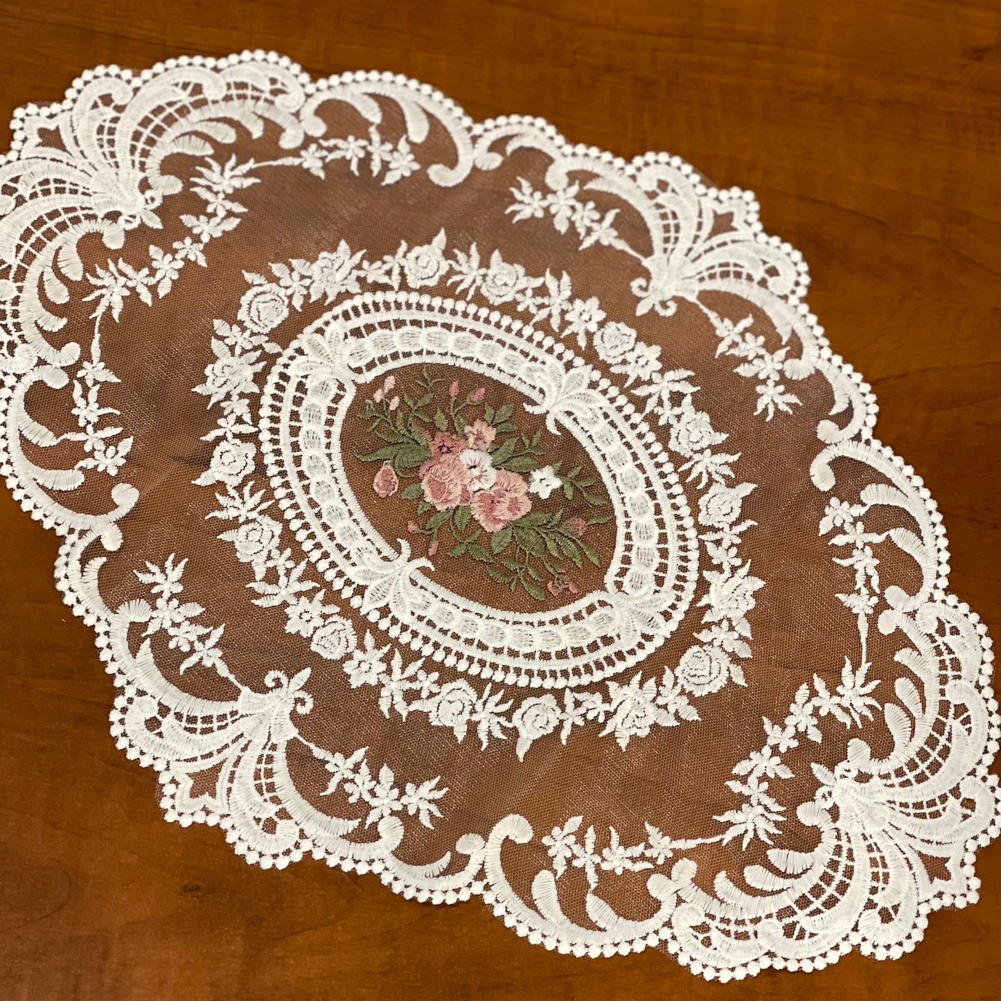 Embroidered lace doilies placemats