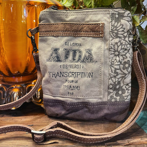 Aida floral passport bag